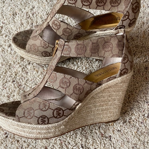 Michael Kors wedges - Picture 2 of 3